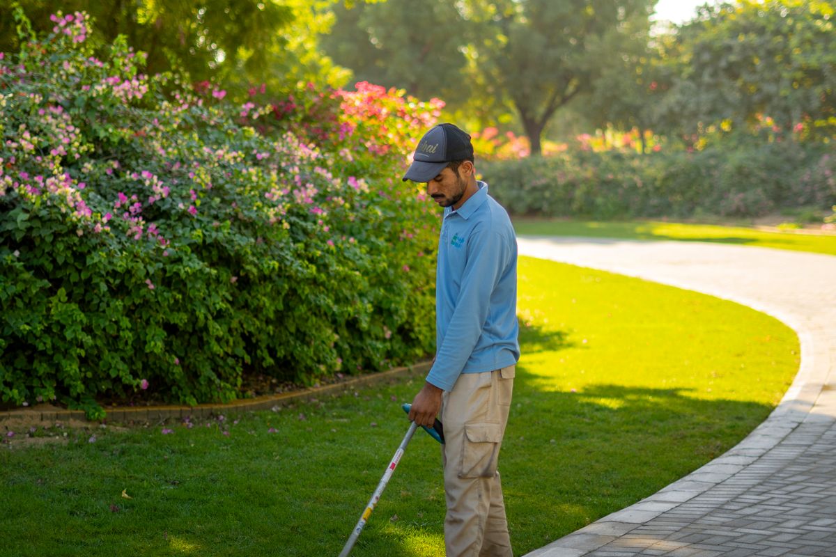 Contractor Insurance Washington Washington landscaping crew at work
