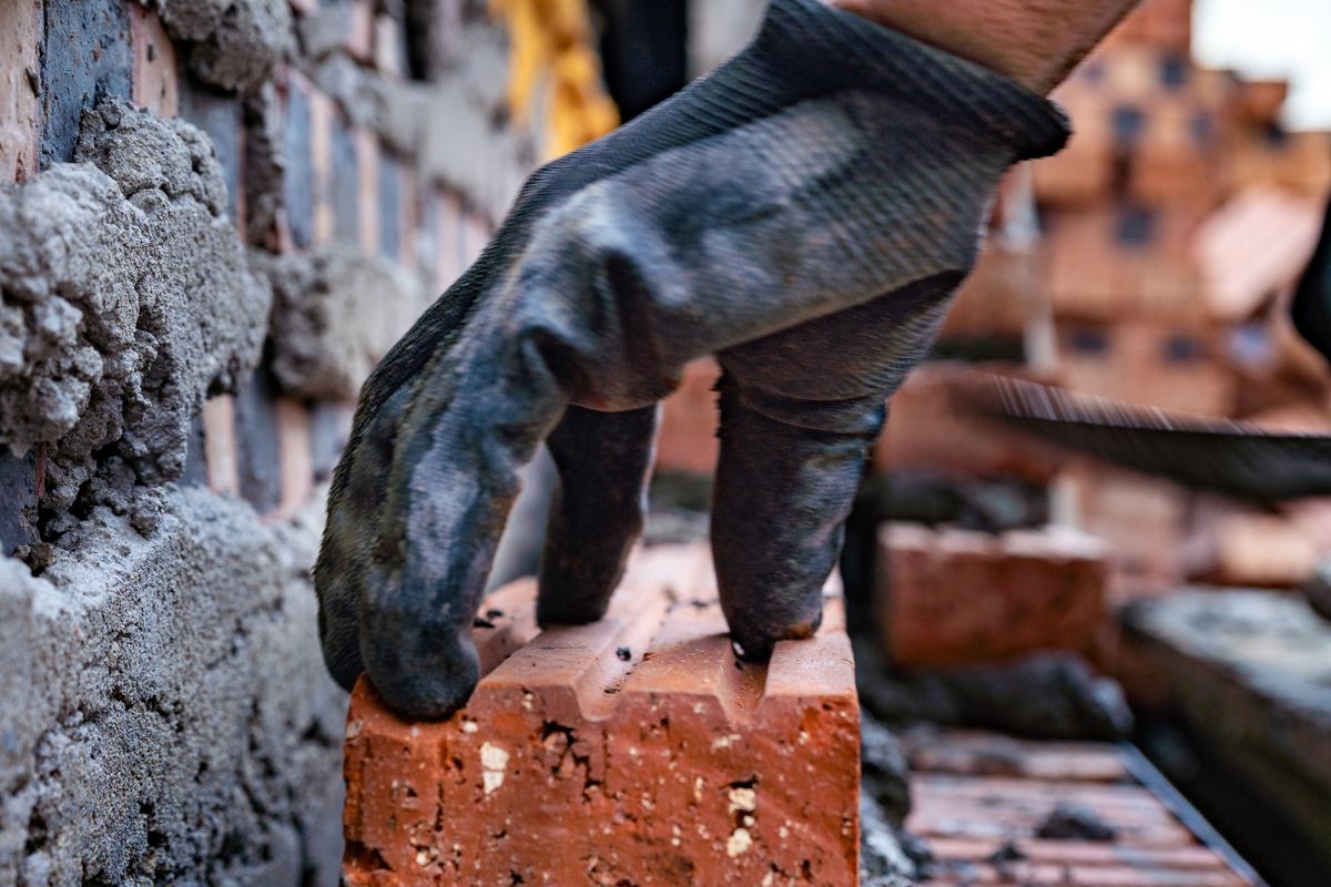 Contractor Insurance Nevada Nevada masonry crew laying block